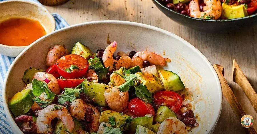 salada de camarão com abacate