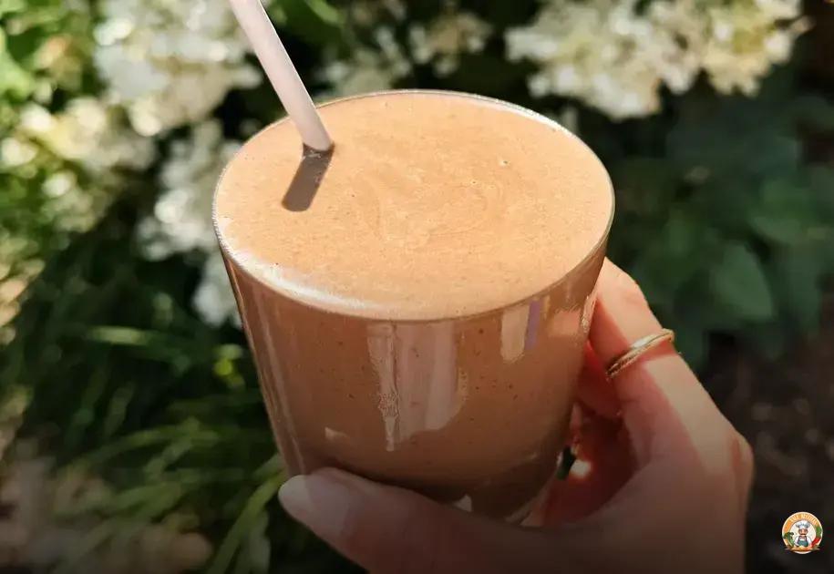 smoothie de chocolate com cereja