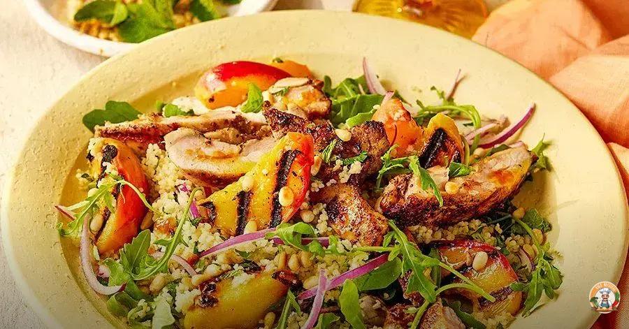 salada de frango com pêssego